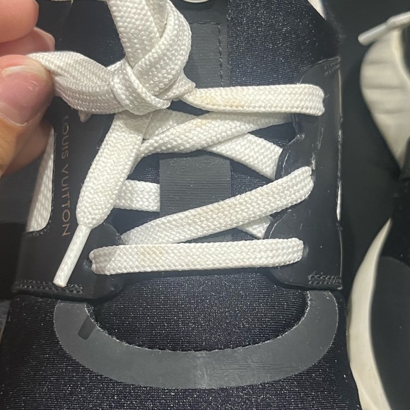 Lv women’s runners - Picture 12 of 12